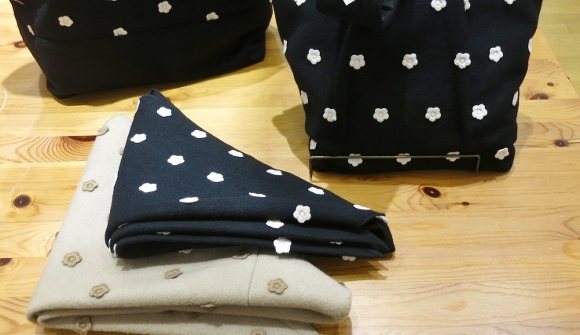 Porter des bouton　から、マヌカの花モチーフのシリーズが届きました。_c0227633_11385256.jpg