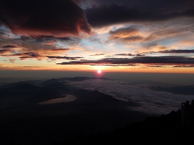 太宰治名作『富嶽百景』の富士山を登ってみた！！　②頂上へ！！_c0316988_23363833.jpg