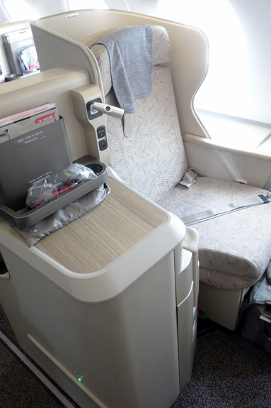 アシアナ航空 OZ102便 仁川ー成田 ビジネスクラスの機内食と機材 A380-800 仁川空港のアシアナラウンジ 2018年7月 光州・ソウルの旅(6)_f0117059_09533389.jpg