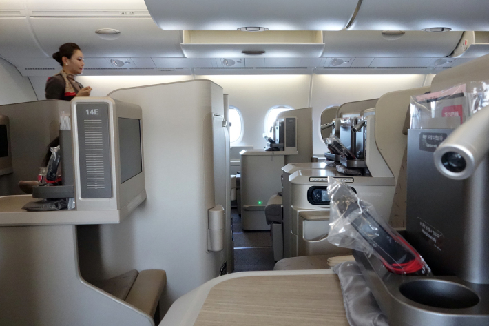 アシアナ航空 OZ102便 仁川ー成田 ビジネスクラスの機内食と機材 A380-800 仁川空港のアシアナラウンジ 2018年7月 光州・ソウルの旅(6)_f0117059_09534362.jpg