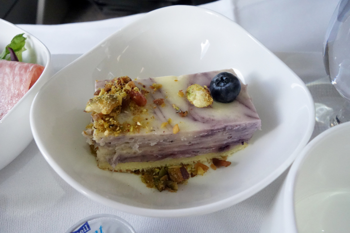 アシアナ航空 OZ102便 仁川ー成田 ビジネスクラスの機内食と機材 A380-800 仁川空港のアシアナラウンジ 2018年7月 光州・ソウルの旅(6)_f0117059_09545158.jpg