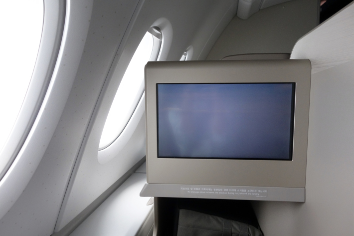アシアナ航空 OZ102便 仁川ー成田 ビジネスクラスの機内食と機材 A380-800 仁川空港のアシアナラウンジ 2018年7月 光州・ソウルの旅(6)_f0117059_09561219.jpg