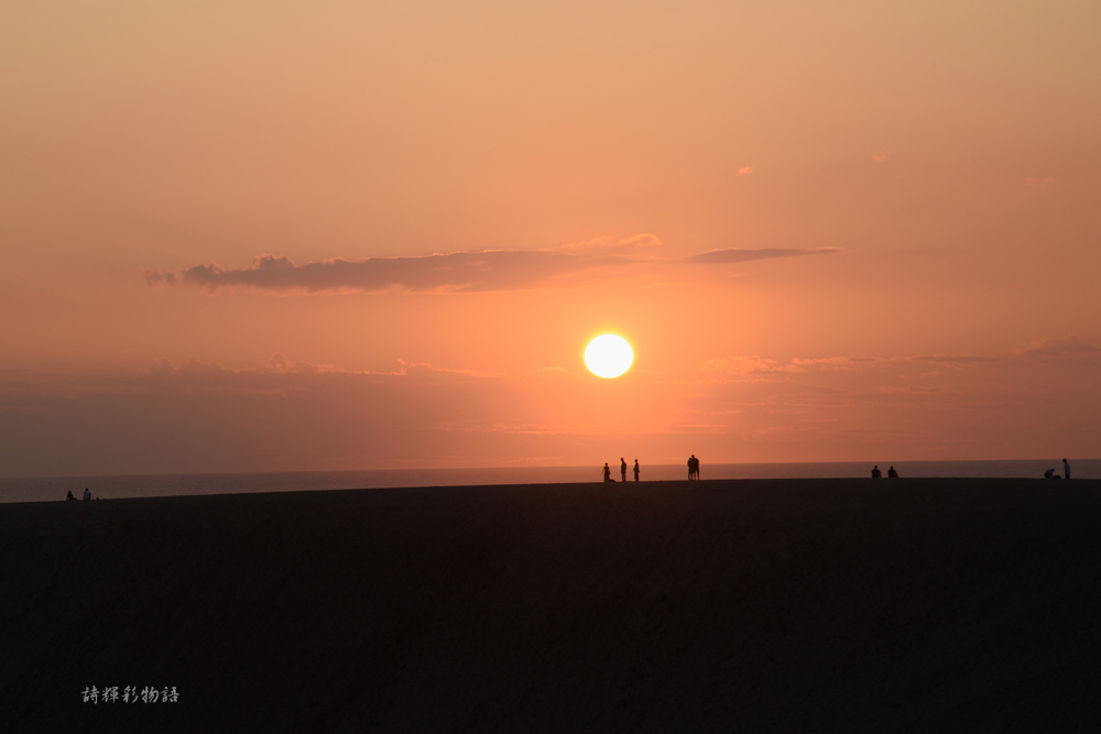 鳥取砂丘の夕日 詩輝彩物語 鳥取砂丘の夕日 詩輝彩物語