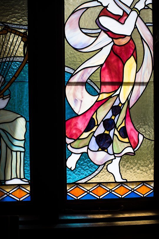 A House Filled With Soft Light Through Stained Glass Windows_d0353489_15051513.jpg