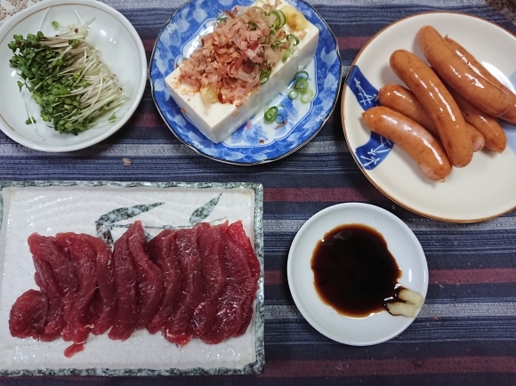 9/11 キリン秋味 & サッポロ焙煎 & くじら赤身刺し & ソーセージ盛り @自宅_b0042308_00090833.jpg