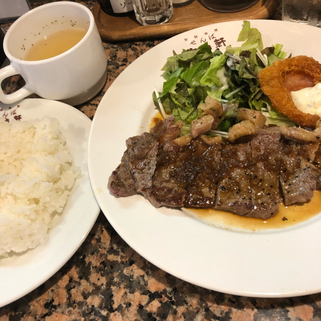 シャリアピンステーキのランチ、_b0325867_14445468.jpg