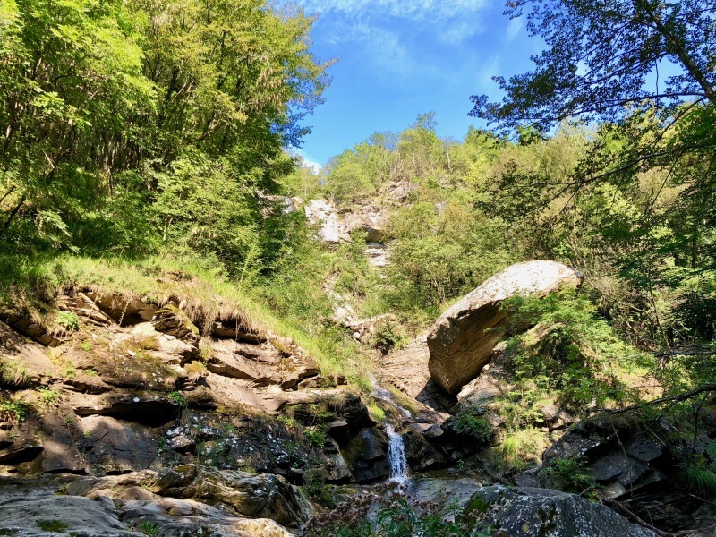 避暑地のロヴィナッチャ滝 Cascata della Rovinaccia_b0246303_23080119.jpg