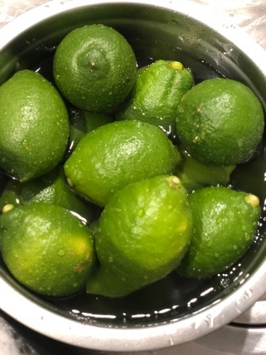 今朝は朝から雨 野菜の定植延期します 研修生にイタリアンアパセリ アスパラ菜の播種お願いしました_c0222448_12453407.jpg