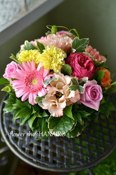 ２０歳のお誕生日に両親に贈る フラワーアレンジメント 花色 あなたの好きなお花屋さんになりたい