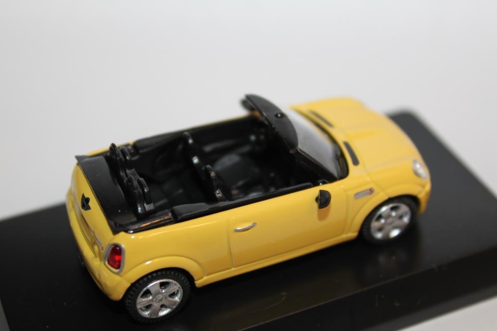 1/64 PAO FENG BMW Taiwan 7-11 Limited MINI Cooper S Cabrio_b0285587_05292125.jpg