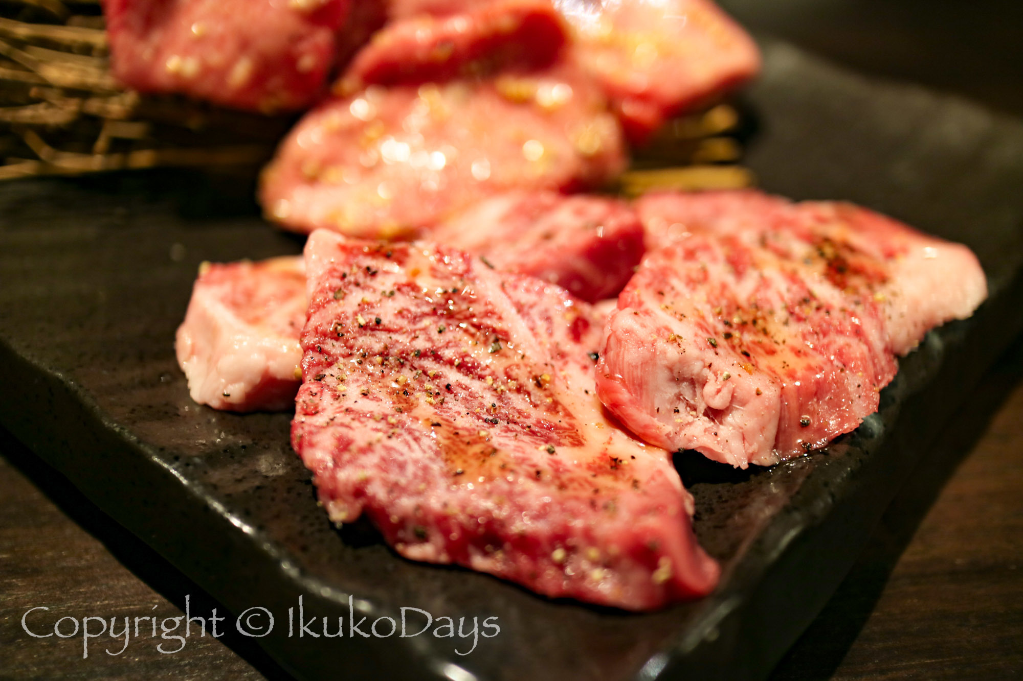 七輪焼き焼肉＆ホルモン と シャキシャキ浅漬けキムチは必食：『炭火焼ホルモン ぐう 築地店』築地・新富町_d0114093_17194909.jpg