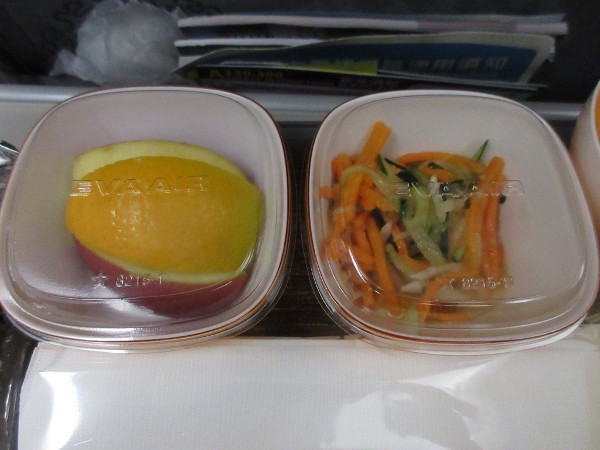 EVA Air 松山→羽田便の機内食2018冬_c0152767_19442755.jpg