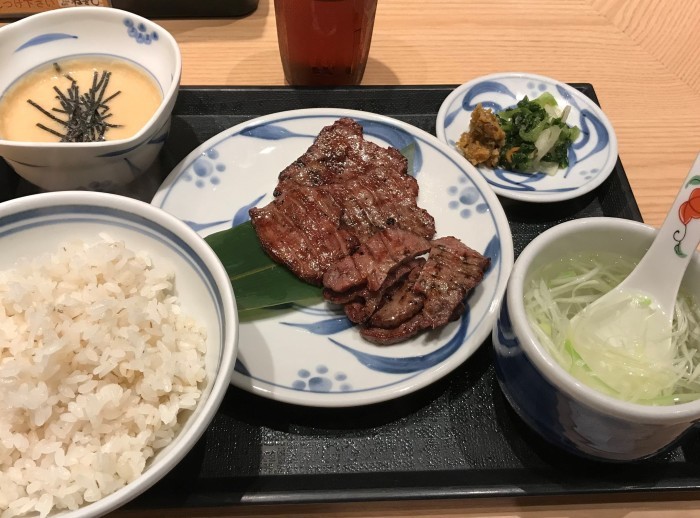 麦めしとろろ・・・(3897)_e0349324_10221155.jpg
