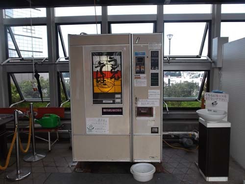 道の駅あきた港にある昭和レトロな自動販売機_f0019498_17232448.jpg