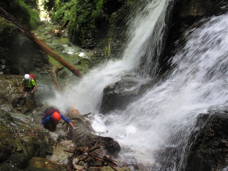 奥秩父　笛吹川東沢鶏冠谷右俣で沢納め　　　　　Stream Climbing in Tosakadani, Chichibu-Tama-Kai National Park_f0308721_20321765.jpg