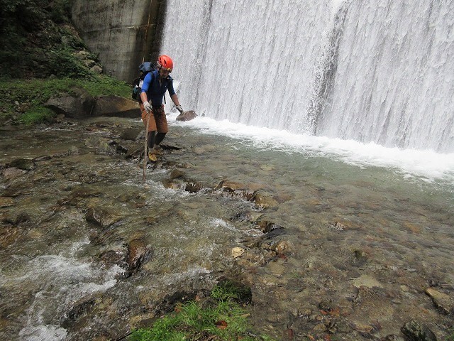 奥秩父　笛吹川東沢鶏冠谷右俣で沢納め　　　　　Stream Climbing in Tosakadani, Chichibu-Tama-Kai National Park_f0308721_20383988.jpg