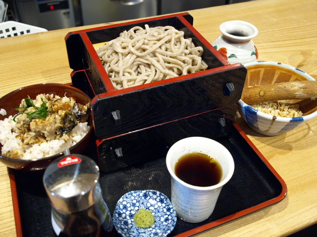 香るつけ蕎麦 蕎麦花　その７(木の実せいろと燻製さば飯)_d0153062_22180548.jpg