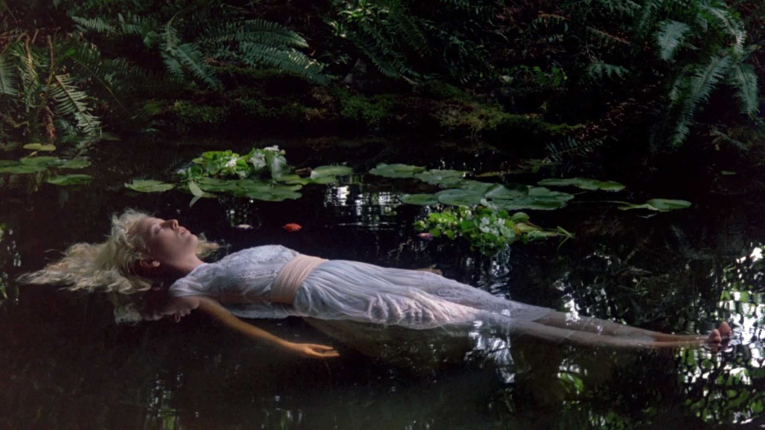 ヴァージニア・マドセン（Virginia Madsen）「禁じられた恋」（1986）・・・《オフィーリア》_e0042361_14461787.jpg