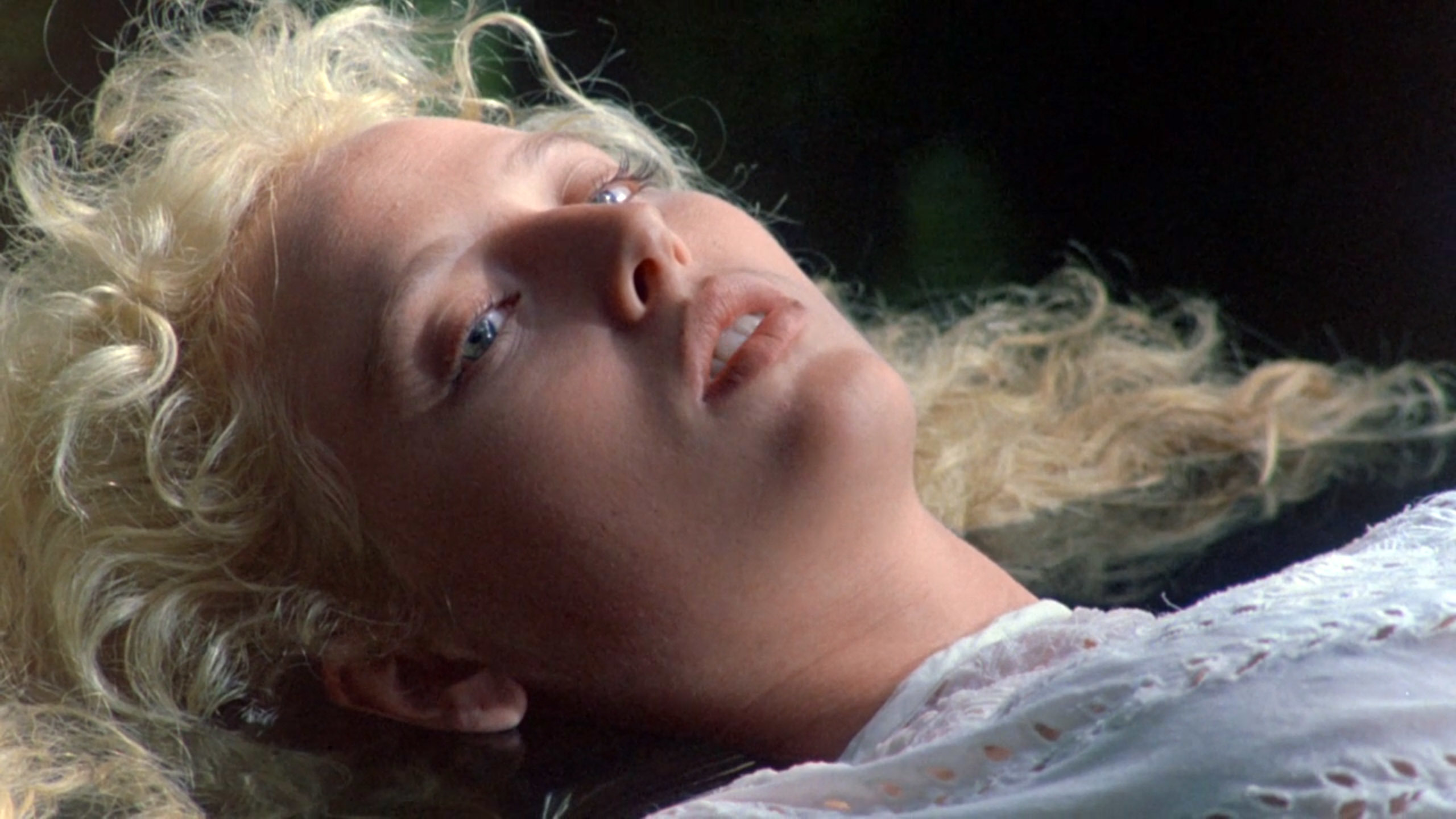 ヴァージニア・マドセン（Virginia Madsen）「禁じられた恋」（1986）・・・《オフィーリア》_e0042361_14464507.jpg
