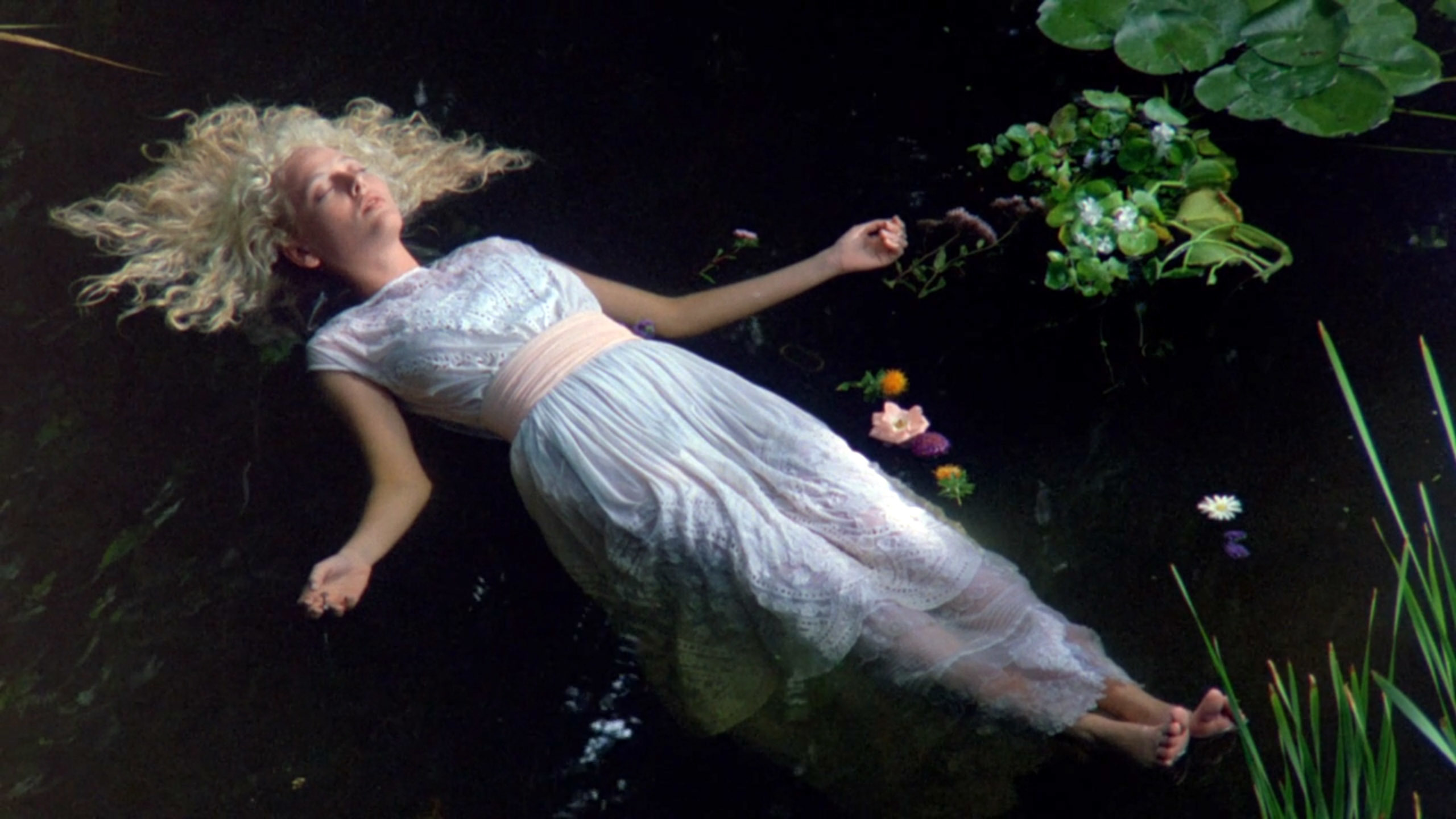 ヴァージニア・マドセン（Virginia Madsen）「禁じられた恋」（1986）・・・《オフィーリア》_e0042361_14465440.jpg