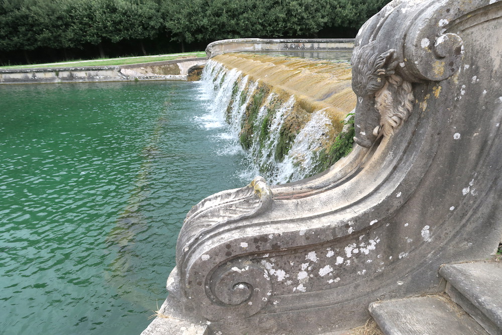 カゼルタ宮殿の広大な庭園と動物たち、イタリア カンパーニア_f0234936_5355358.jpg