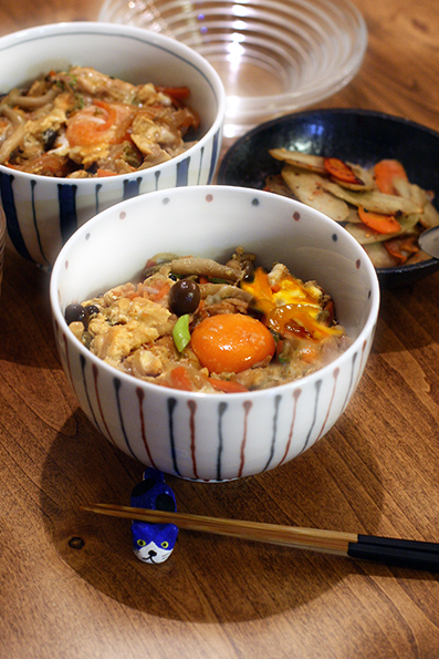 野菜多すぎ親子丼と節約炒め_e0137277_01051912.jpg