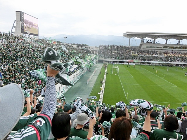 サッカー ｊ2松本山雅最後の追い込み頑張れー 四季折々に