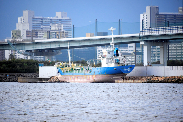 海遊館「かいゆう2」走錨後に座礁_e0158925_0142264.jpg