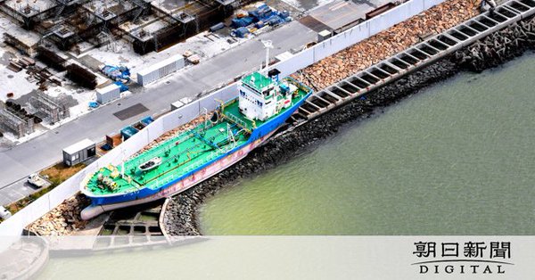 海遊館「かいゆう2」走錨後に座礁_e0158925_0195329.jpg