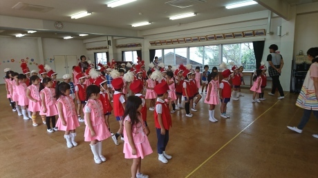 鼓笛隊 初衣装 笠間市 ともべ幼稚園 ひろばの裏庭 笠間市 旧友部町