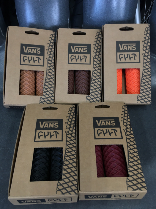 ＶＡＮＳｘＣＵＬＴ ＭＯＴＯＲＣＹＣＬＥ ＷＡＦＦＬＥ ＧＬＩＰ 入荷致しました！_e0126901_11505355.jpg