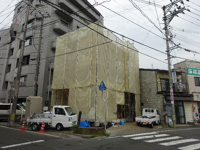 盛岡市本町通　地域材を使い大工の作る木造3階建住宅　建て方進行中！_f0105112_04210415.jpg