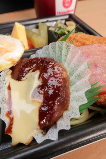 金曜日 ほっともっと 日替わりランチ チーズハンバーグ 特製豚汁 610円 平日11 00 続 食欲記