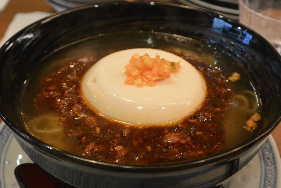 進化系の丸い豆腐が乗った麻婆ラーメン Shaoron麻婆饅 北新地店 今日はなに食べる 大阪北新地ランチ