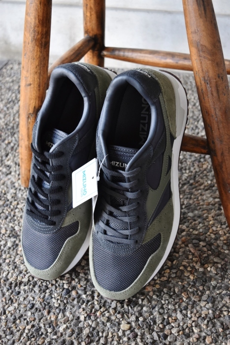 MIZUNO お手頃スニーカー★★★_d0152280_06472239.jpg