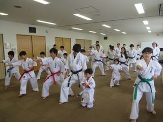日曜空手　屯田教室　女性黒帯チーム_c0118332_14015316.jpg