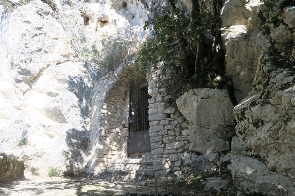 大天使ミカエルの洞窟へ聖ミケーレの日に、イタリア ラッツィオ_f0234936_629912.jpg