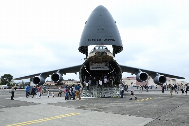 格好いい戦闘機が展示された、横田基地「日米友好祭」_b0291402_08360961.jpg