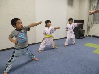 新しい仲間と黒帯授与!_c0118332_22232724.jpg