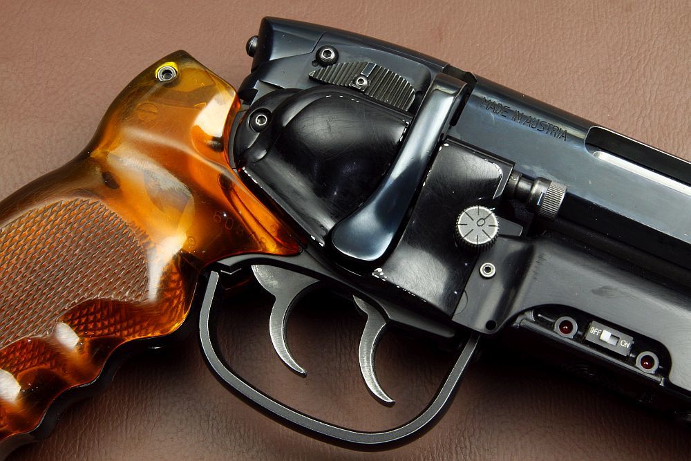 ハリソン・フォード・シグネチャー・エディション、追加情報 : 下呂