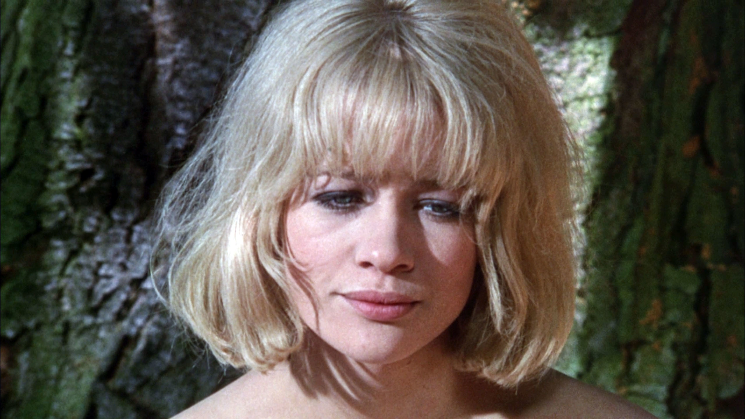 ジュディ・ギースン（Judy Geeson）「茂みの中の欲望」（1967）・・・パープル？編_e0042361_17500299.jpg