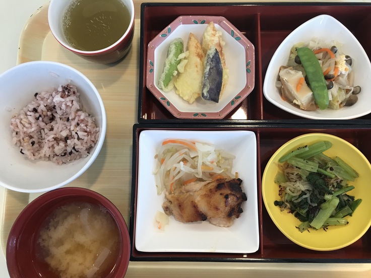 社食の健康弁当「鶏肉の味噌漬け焼き」_c0212604_12342542.jpg