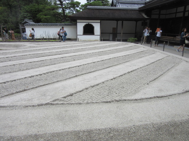 京都へ⑦～バーミヤンの桃と銀閣寺と納屋10人衆と足利学校_b0209886_10390497.jpg