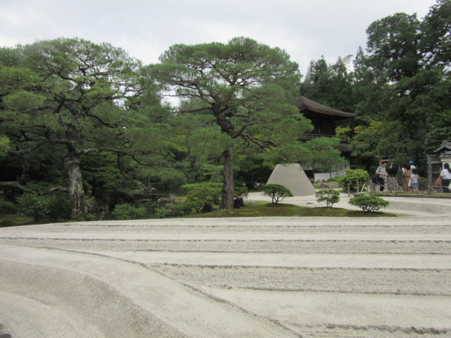 京都へ⑦～バーミヤンの桃と銀閣寺と納屋10人衆と足利学校_b0209886_10433423.jpg