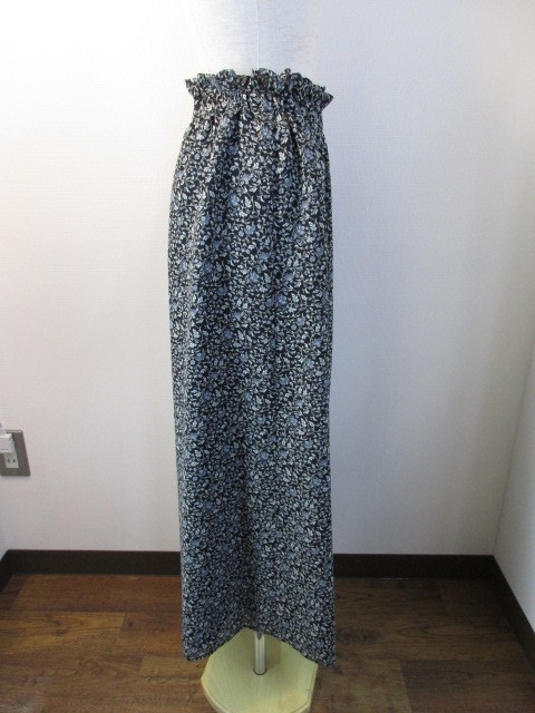 MARECHAL TERRE/ マルシャル テル  flower button skirt　★_e0076692_15592042.jpg