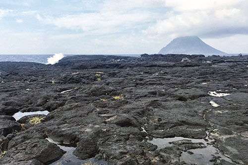 八丈島観光　南原千畳敷から見る八丈小島_c0148812_07501686.jpg