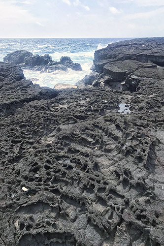 八丈島観光　南原千畳敷から見る八丈小島_c0148812_07501697.jpg