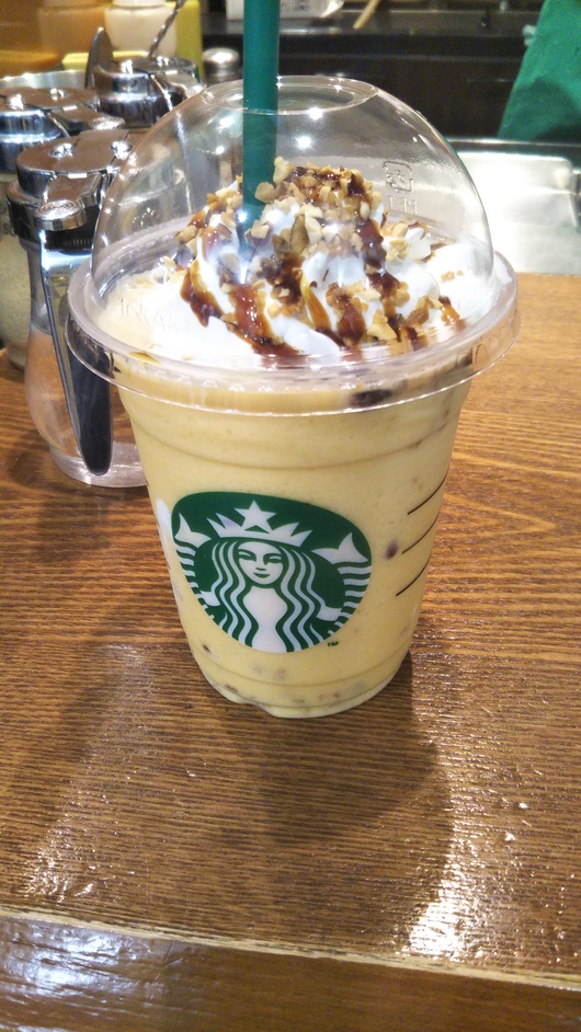 スターバックス　クリーミーパンプキンフラペチーノ_f0076001_23163639.jpg