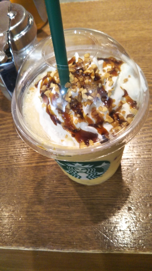 スターバックス　クリーミーパンプキンフラペチーノ_f0076001_23165740.jpg