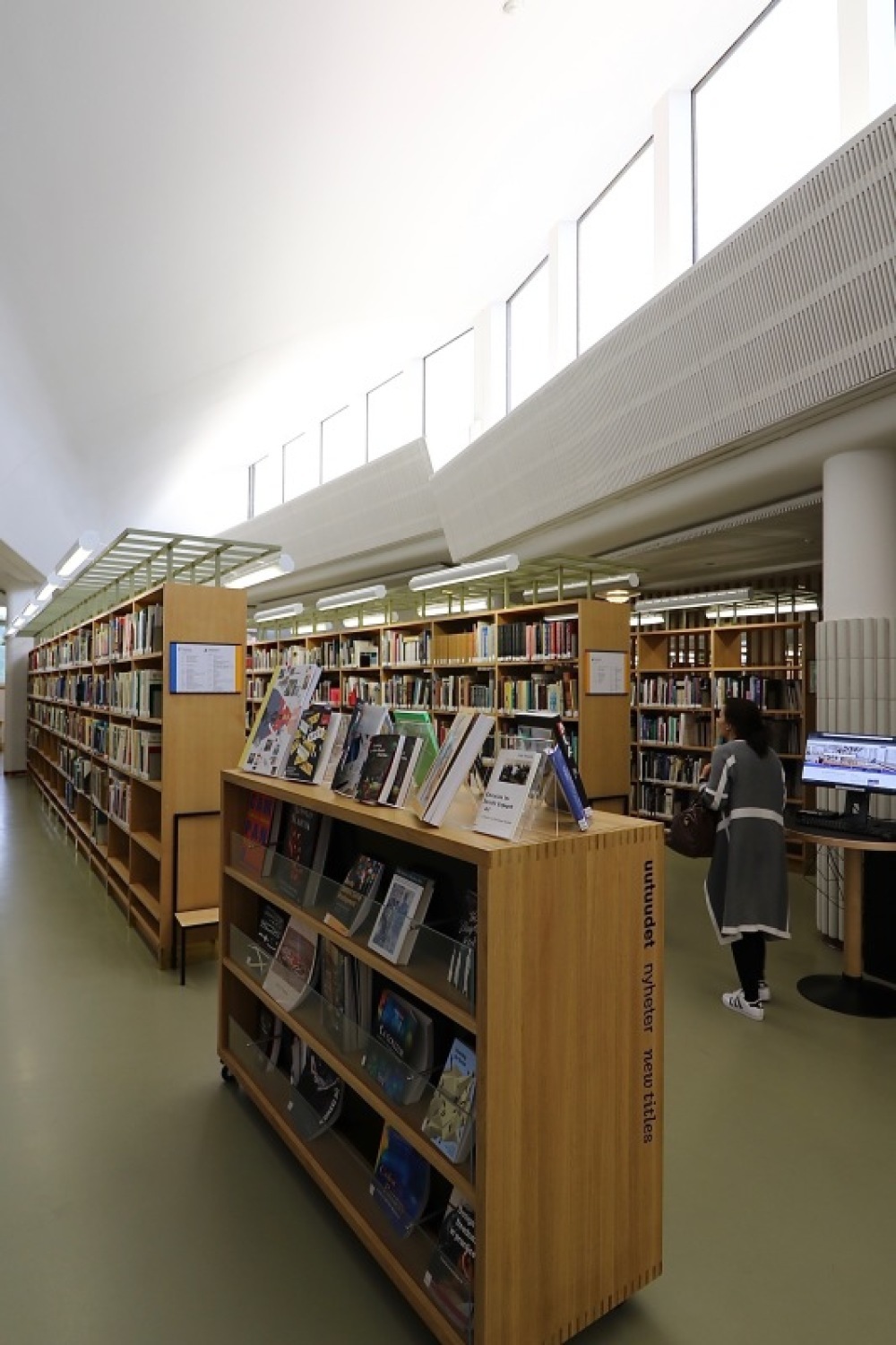 ■北欧近代建築を巡る旅 アールト&アスプルンド 6日目 国民年金会館・アアルト大学・オタニエミの礼拝堂_f0165030_15534919.jpg